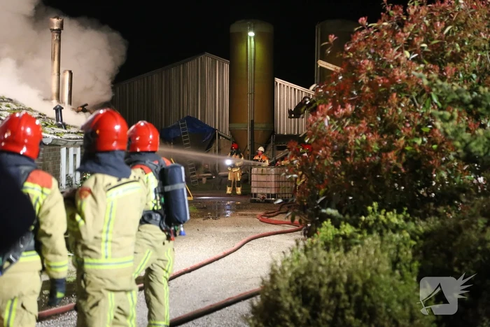 Uitslaande brand bij voormalig woonboerderij