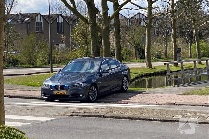 Arrestatieteam houdt twee personen aan voor Winkelcentrum Bloemendaal