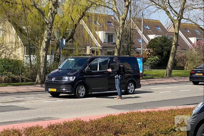 Arrestatieteam houdt twee personen aan voor Winkelcentrum Bloemendaal