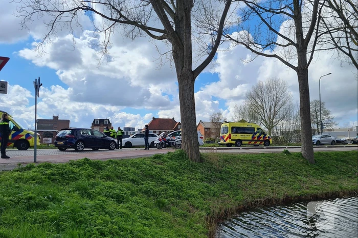 Scooterrijdster gewond bij botsing met auto
