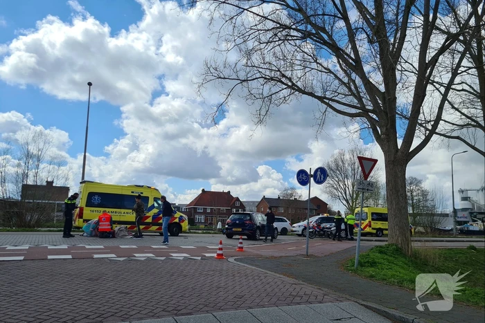 Scooterrijdster gewond bij botsing met auto