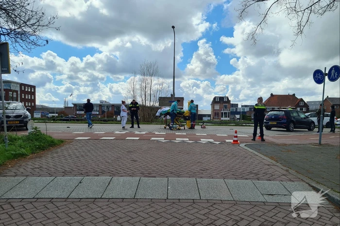 Scooterrijdster gewond bij botsing met auto