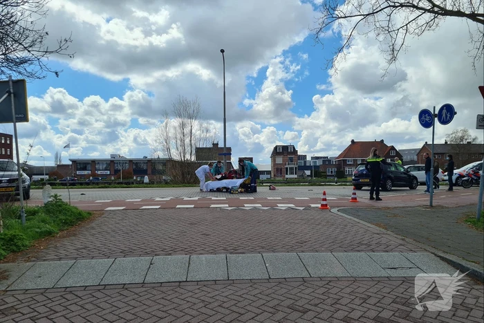Scooterrijdster gewond bij botsing met auto