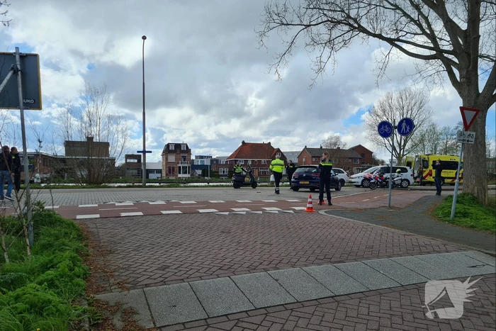 Scooterrijdster gewond bij botsing met auto