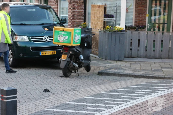 Maaltijdberzorger onderuit met scooter