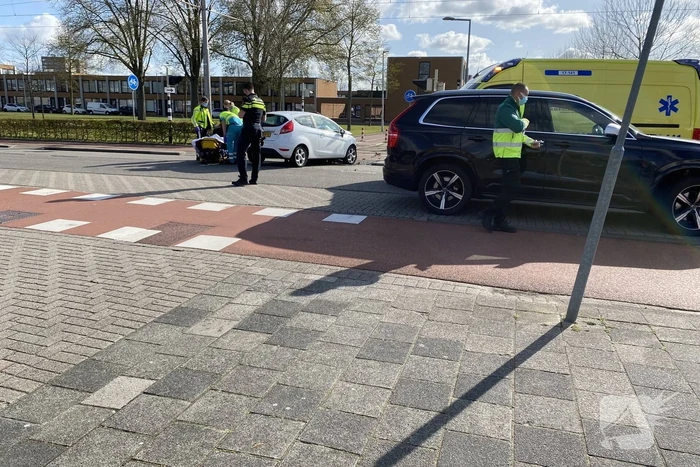 Flinke schade bij botsing met twee auto's