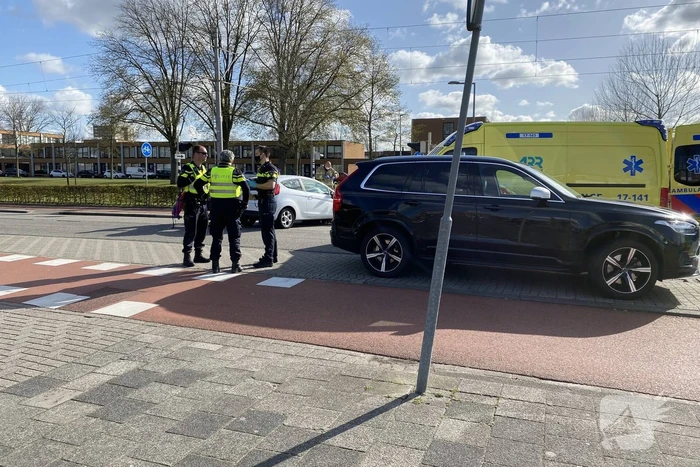 Flinke schade bij botsing met twee auto's