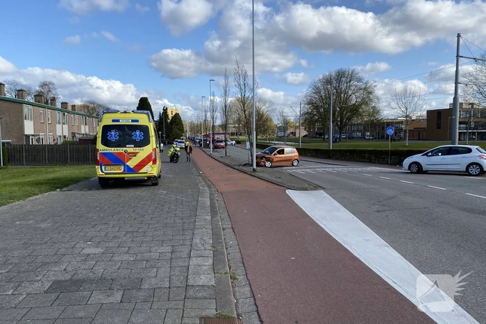 Flinke schade bij botsing met twee auto's