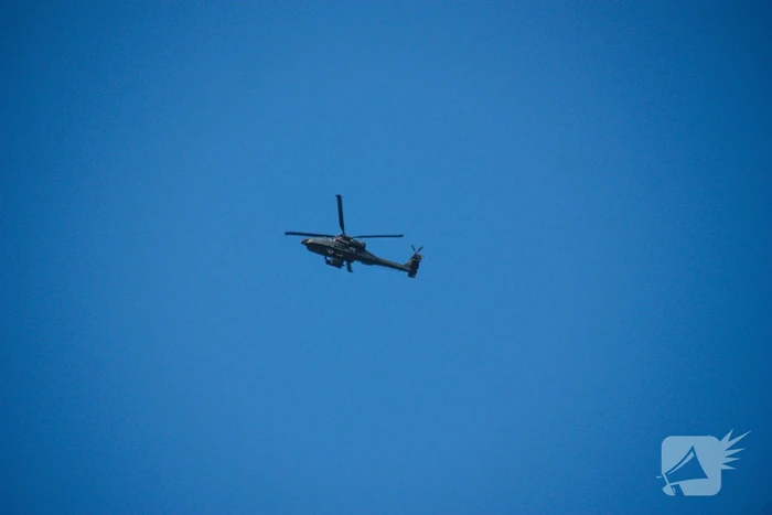 Apache-gevechtshelikopters oefenen boven Soesterkwartier