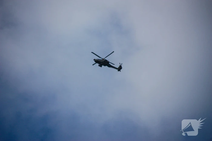 Apache-gevechtshelikopters oefenen boven Soesterkwartier