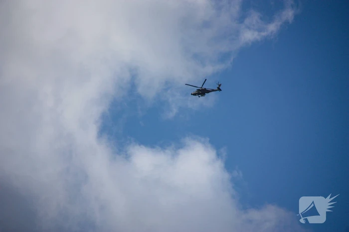 Apache-gevechtshelikopters oefenen boven Soesterkwartier