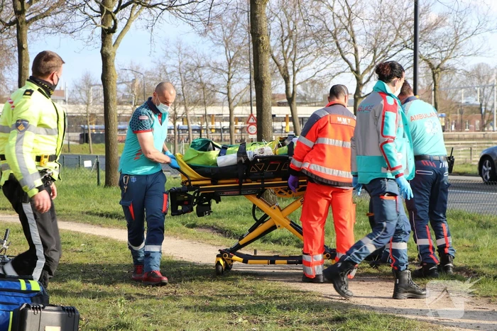 Traumahelikopter landt voor gewonde paardrijdster