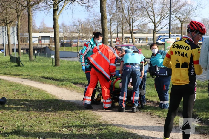 Traumahelikopter landt voor gewonde paardrijdster
