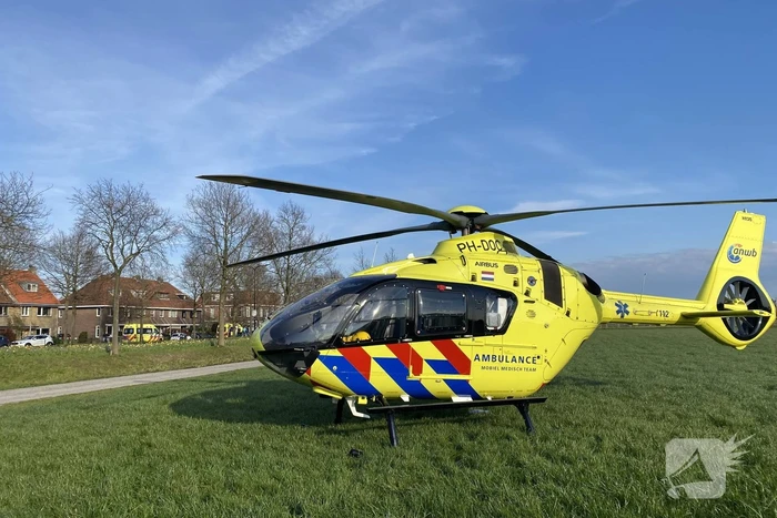 Traumahelikopter landt voor gewonde paardrijdster
