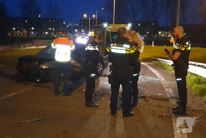 Auto vliegt over de kop