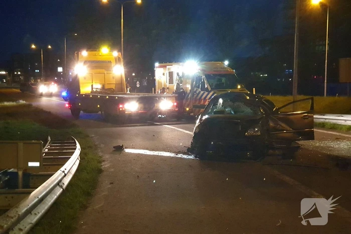 Auto vliegt over de kop