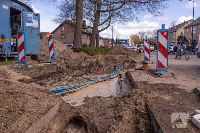 Waterleiding opengebarsten bij werkzaamheden