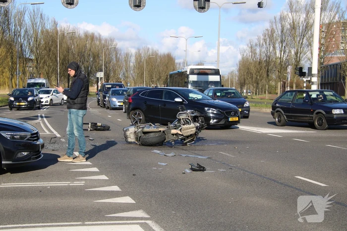 Ongeval tussen auto en motor