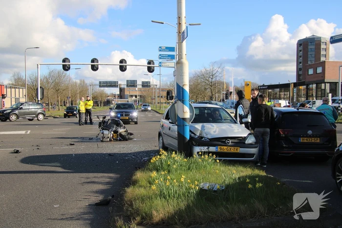 Ongeval tussen auto en motor