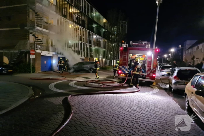 Auto gaat in vlammen op