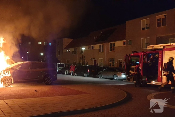 Auto gaat in vlammen op