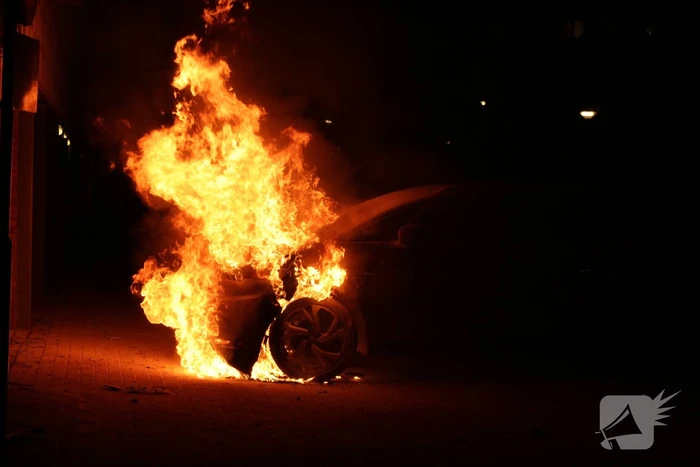 Auto gaat in vlammen op