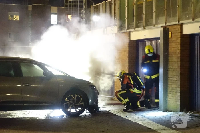 Auto gaat in vlammen op