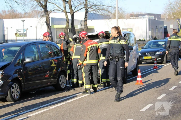 Taxibus met kinderen betrokken bij ongeluk