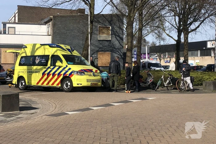 Scooterrijder gaat onderuit en raakt gewond