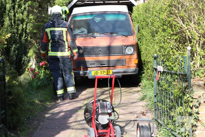 Persoon gewond bij brand in garage