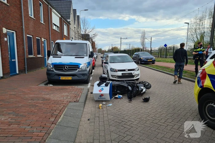 Botsing tussen maaltijdbezorger en personenauto