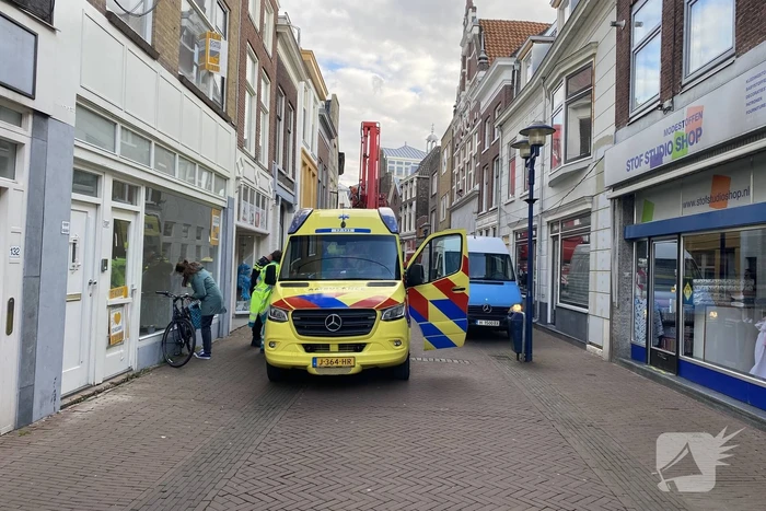 Persoon gewond na steekincident in woning