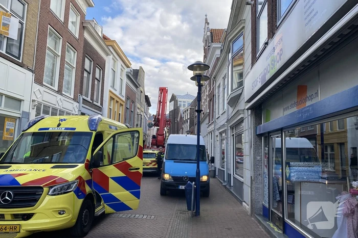 Persoon gewond na steekincident in woning