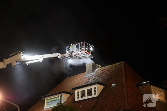 Veel rook door schoorsteenbrand