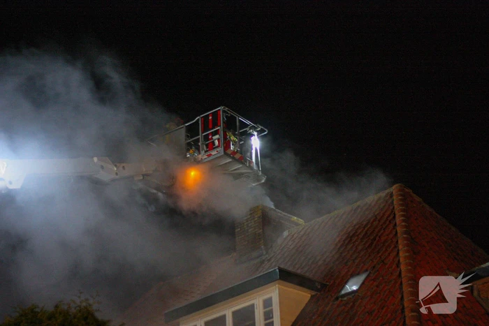 Veel rook door schoorsteenbrand