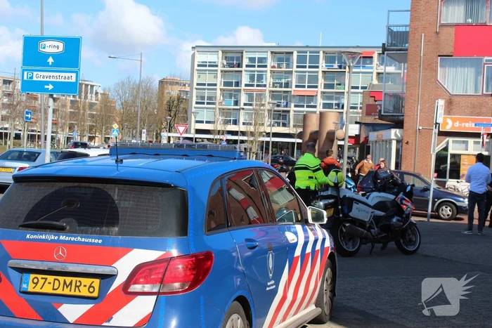 Scooterrijdster gewond bij verkeersongeval