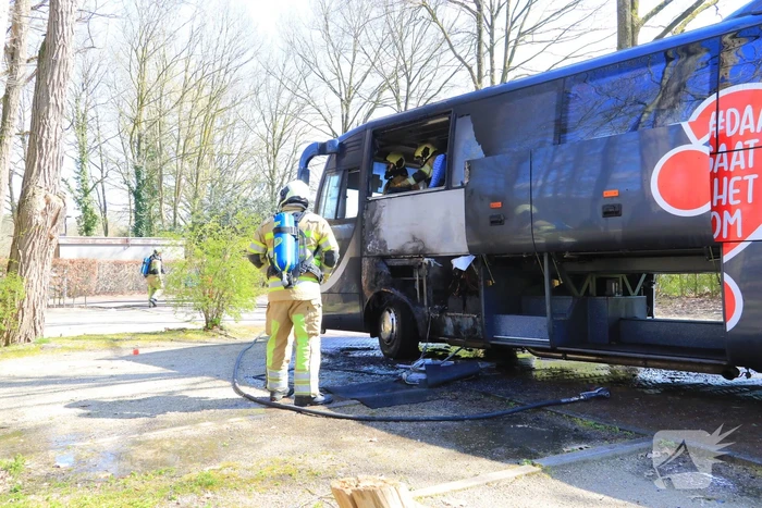 Toeringcar zwaar beschadigd door brand