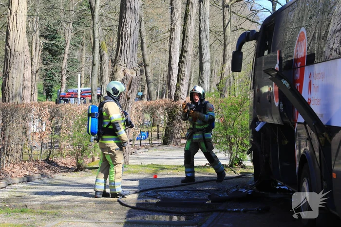 Toeringcar zwaar beschadigd door brand
