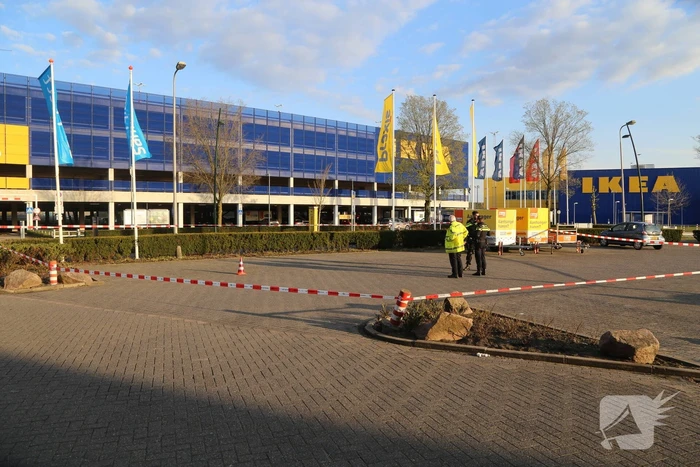 Politie doet onderzoek naar schietpartij op parkeerplaats Praxis