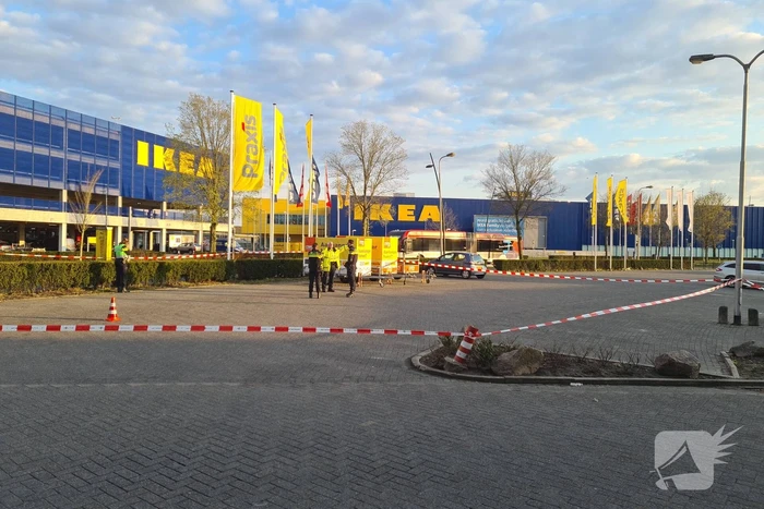 Politie doet onderzoek naar schietpartij op parkeerplaats Praxis