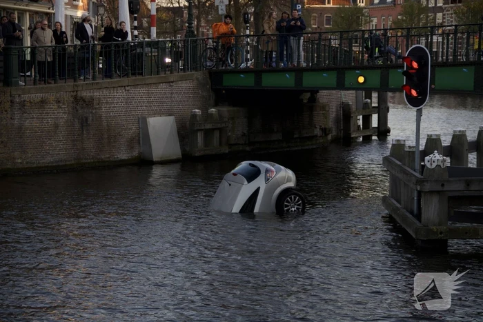 Auto kopje onder door vergeten handrem