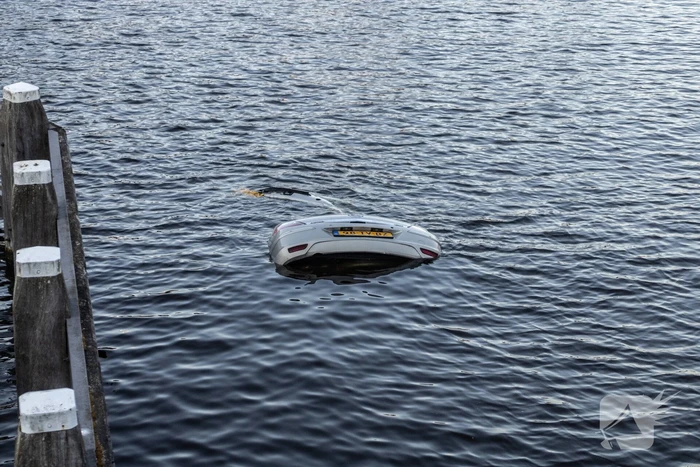 Auto kopje onder door vergeten handrem