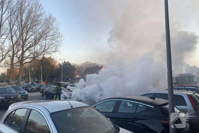 Auto volledig verwoest door brand