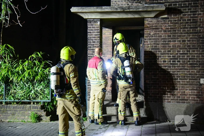 Brand in portiek van woning