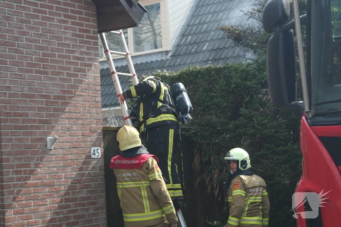Heg vliegt in brand tijdens onkruid branden