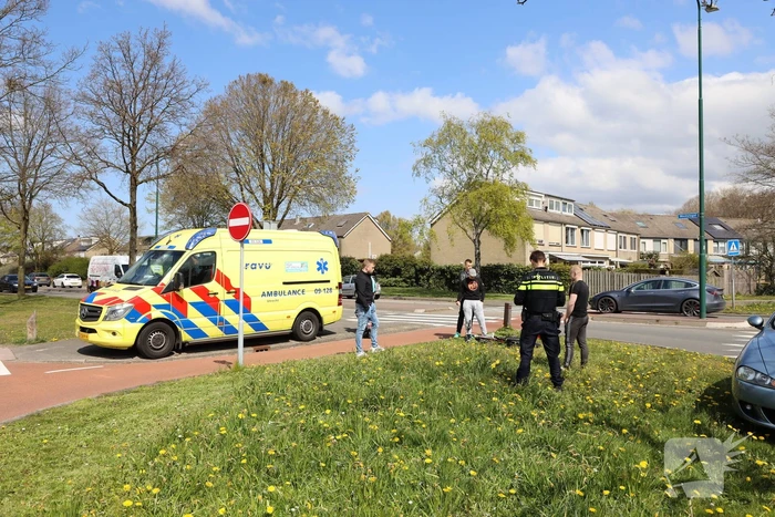 Mountainbiker geschept door auto