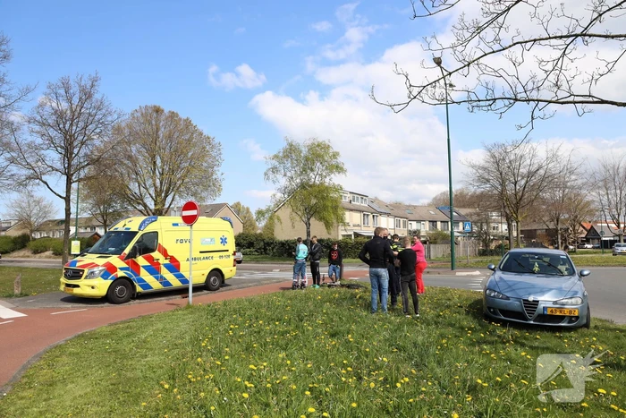 Mountainbiker geschept door auto