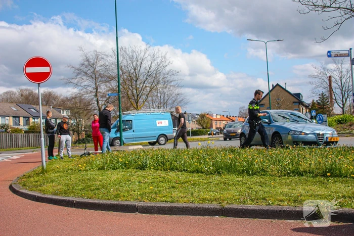 Mountainbiker geschept door auto