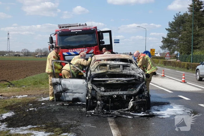 Auto verwoest door brand