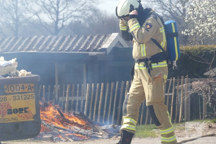 Coniferenhaag in brand